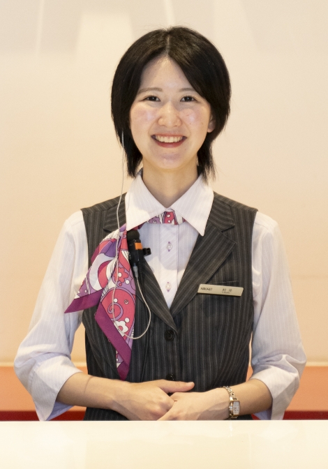 村井　紫音